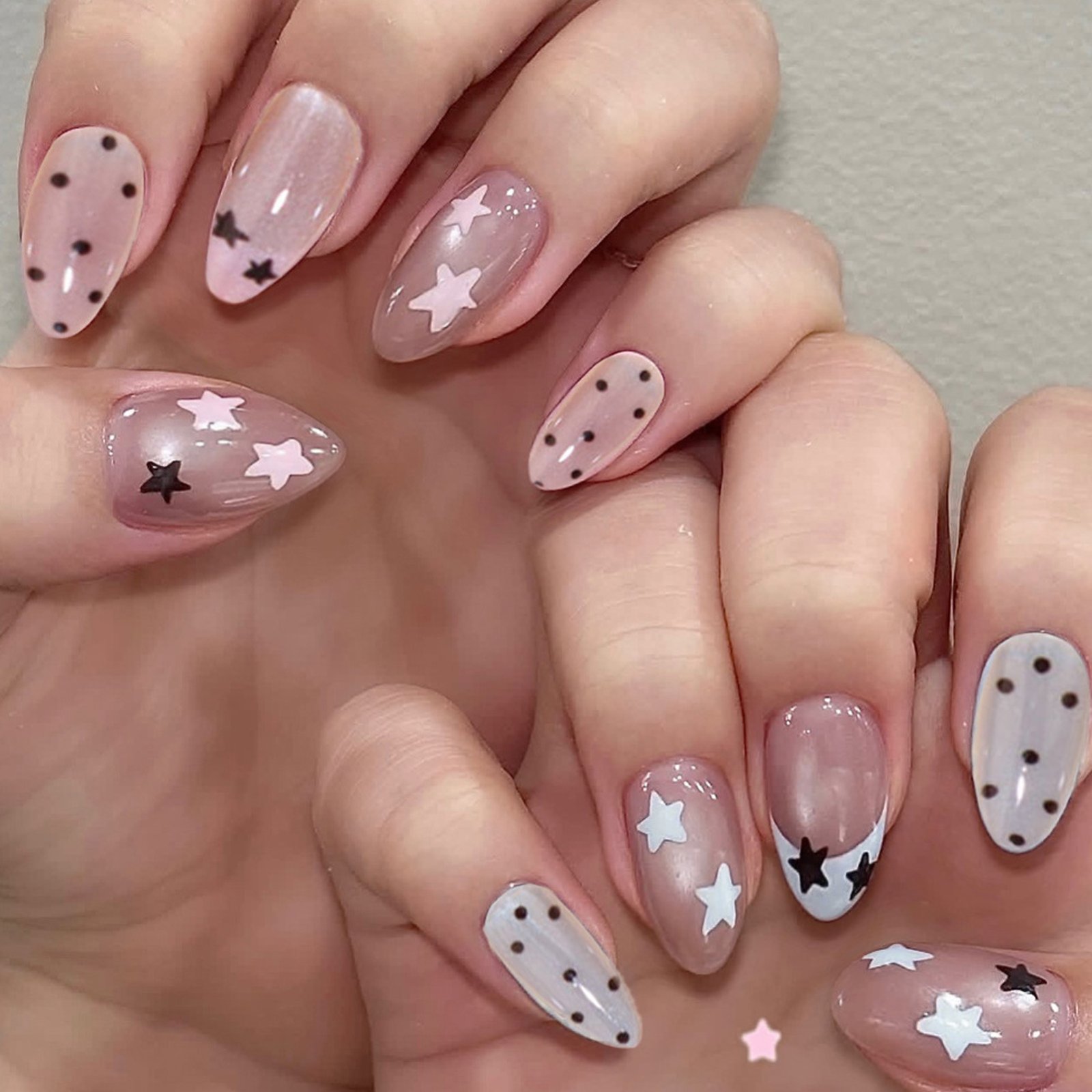 Nude roze amandelnagels, 24 st - Nail Art Glossy recensie en prijs